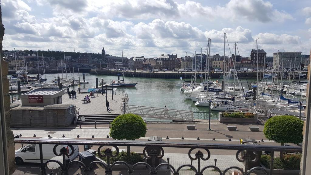 Colbert Apartment Dieppe Bagian luar foto