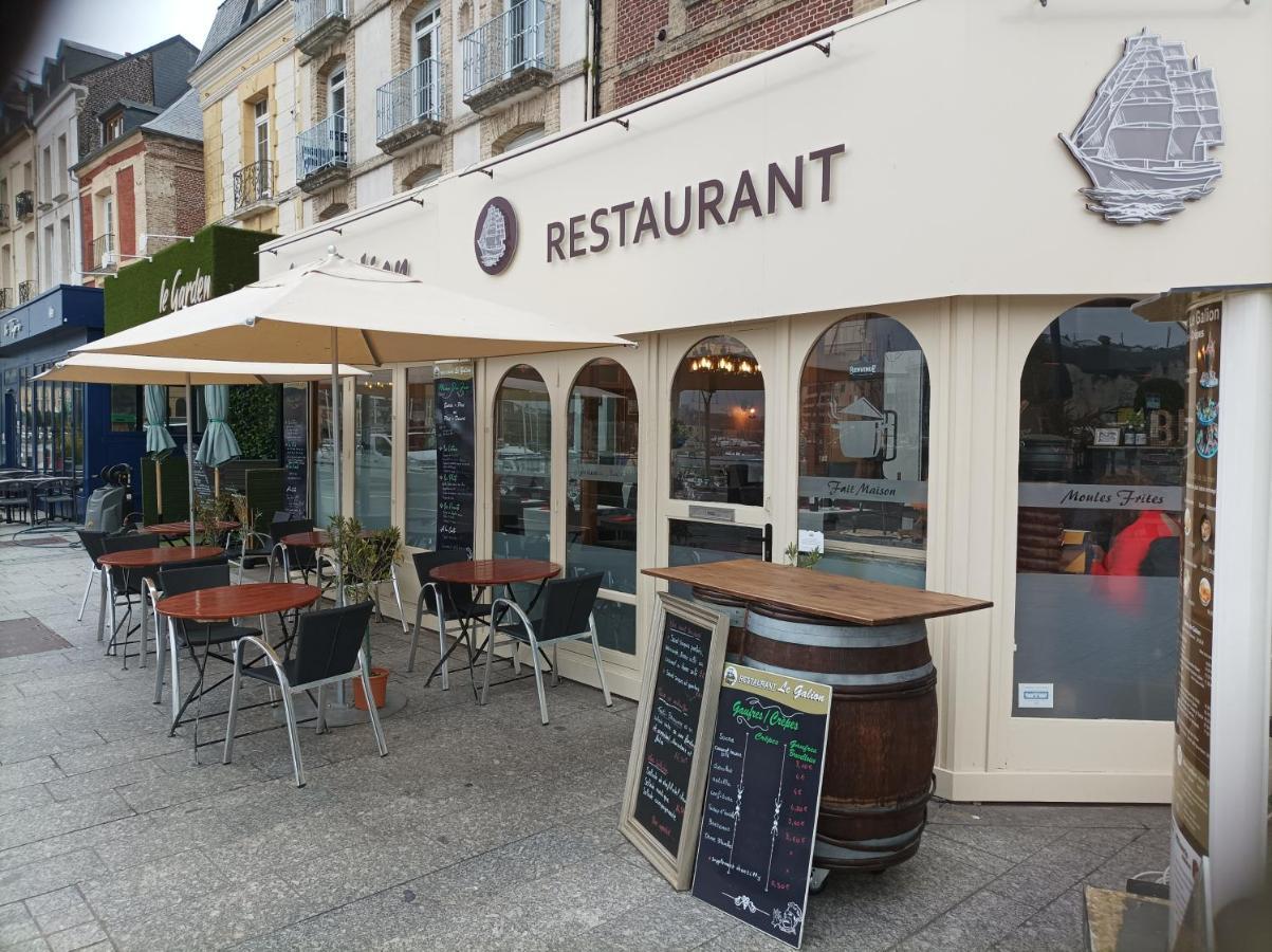 Colbert Apartment Dieppe Bagian luar foto